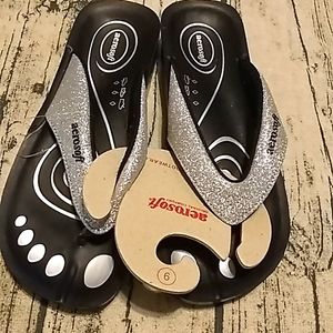 NWT Aerosoft ladies flop flops sandals size 9 glitter